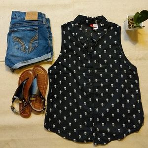 Sleeveless collared shirt